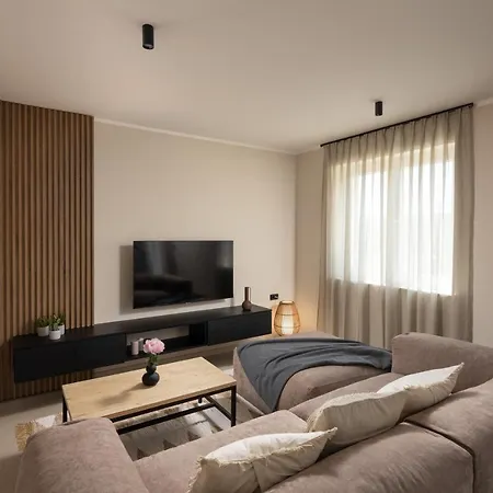 3 Luxury Bedroom Emma Apartment