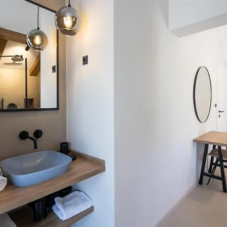 3 Luxury Bedroom Emma Apartment