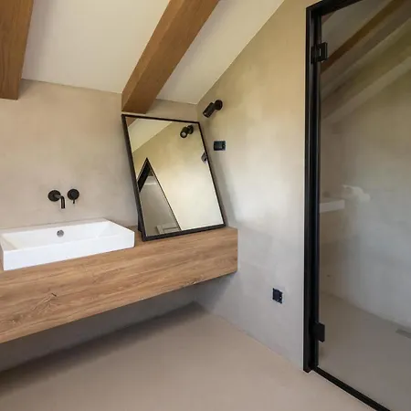 Apartment 3 Luxury Bedroom Emma