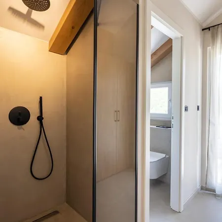 3 Luxury Bedroom Emma Apartment